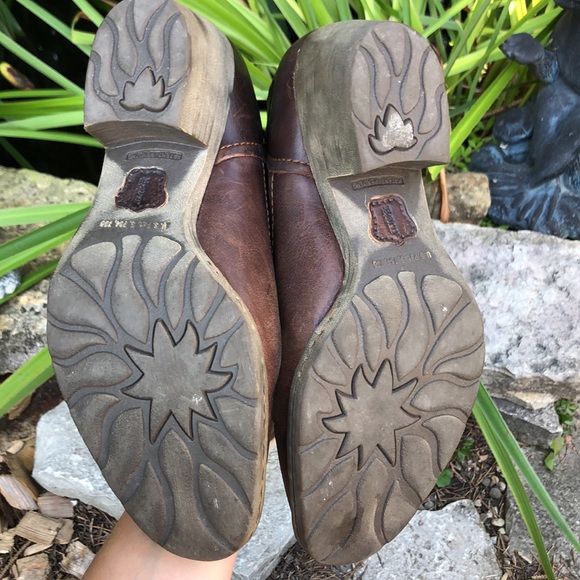 Born Leather Boots-Sz 7-Sherpa Lined-Small Heel-Zipper at Back-Brown - Picture 12 of 16